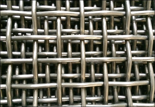 Vibrating crimp wire mesh screen panels