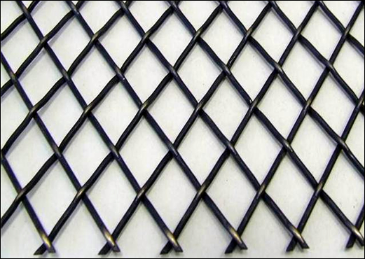 How to Use Metal Chains and Wire Mesh in Interior Design